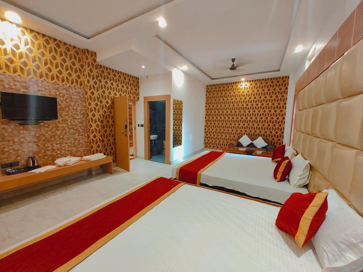 Hotel Avadh Sunshine Palace And 4*