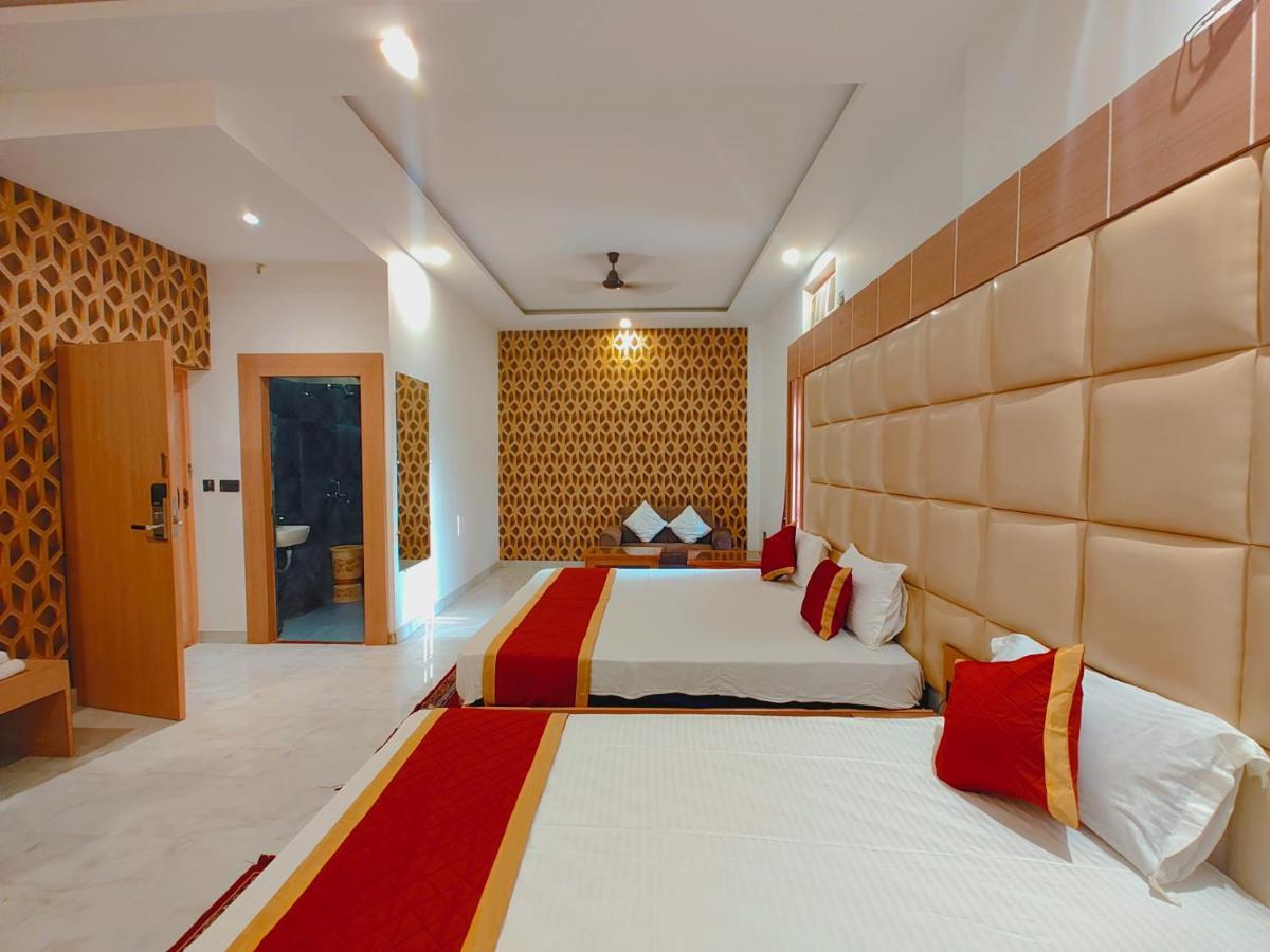 Hotel Avadh Sunshine Palace And 4*