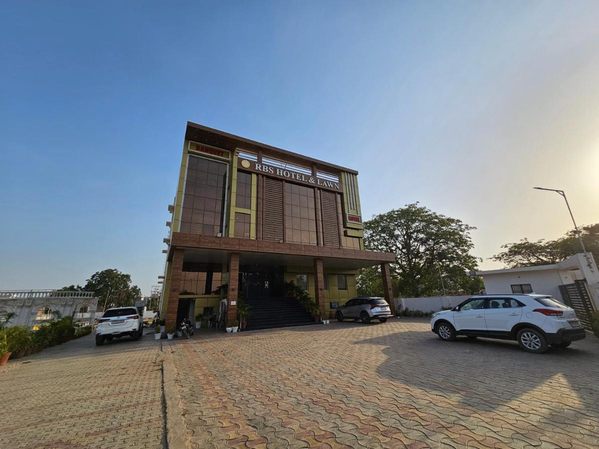 Rbs And Lawn 4* Ayodhya