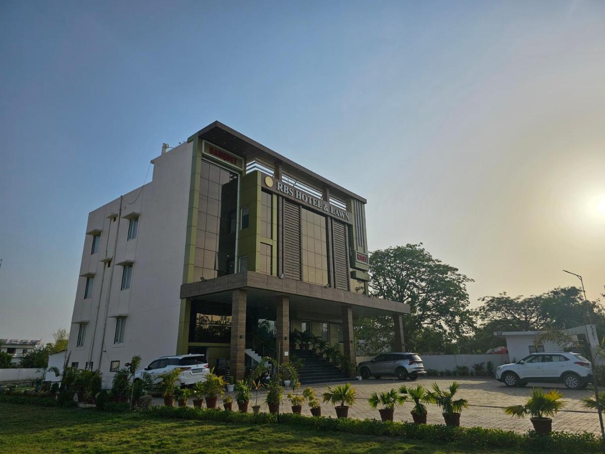 Hotel Rbs And Lawn Ayodhya