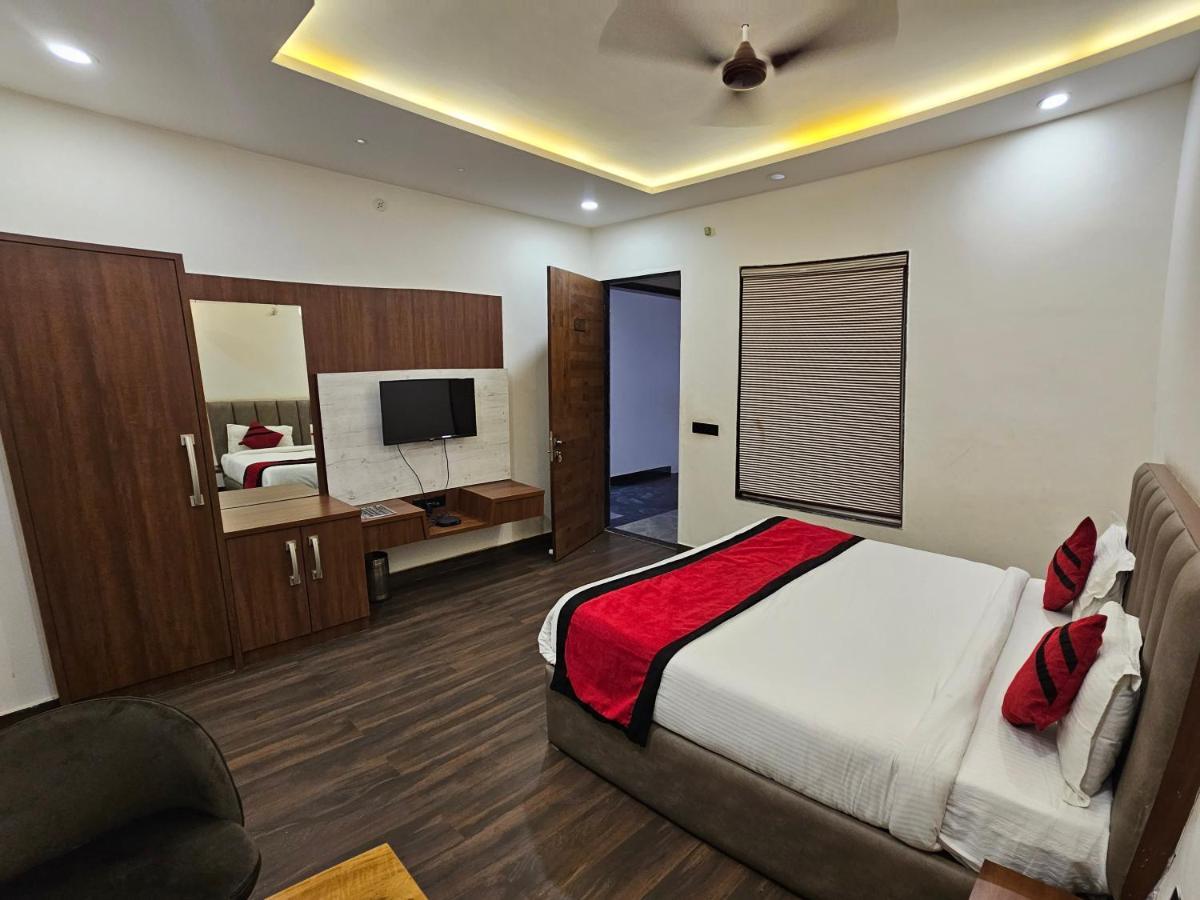 Rbs And Lawn Hotel Ayodhya