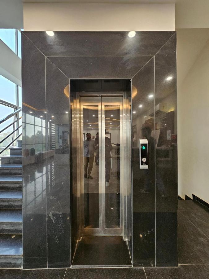 Rbs And Lawn Hotel 4*