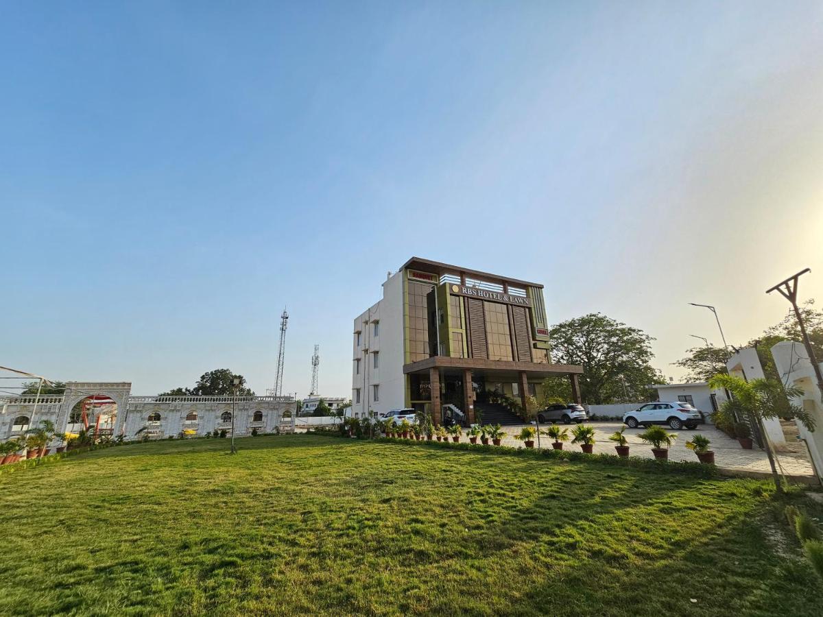 Rbs And Lawn Ayodhya