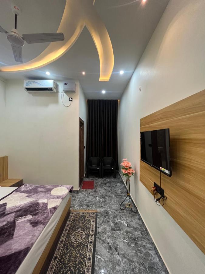 Jb Square And Lawn 3* Ayodhya