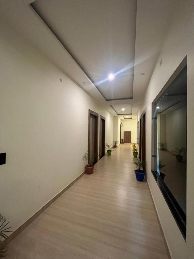 Jb Square And Lawn Hotel Ayodhya