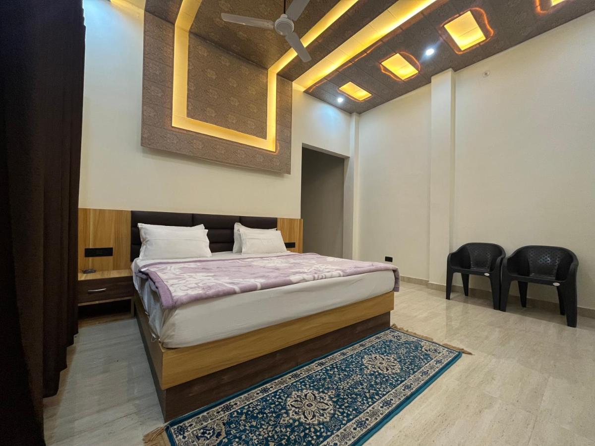Jb Square And Lawn 3* Ayodhya