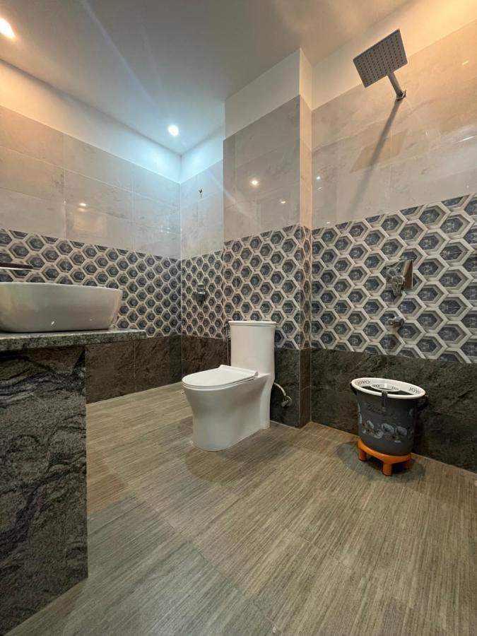 Jb Square And Lawn Hotel 3*
