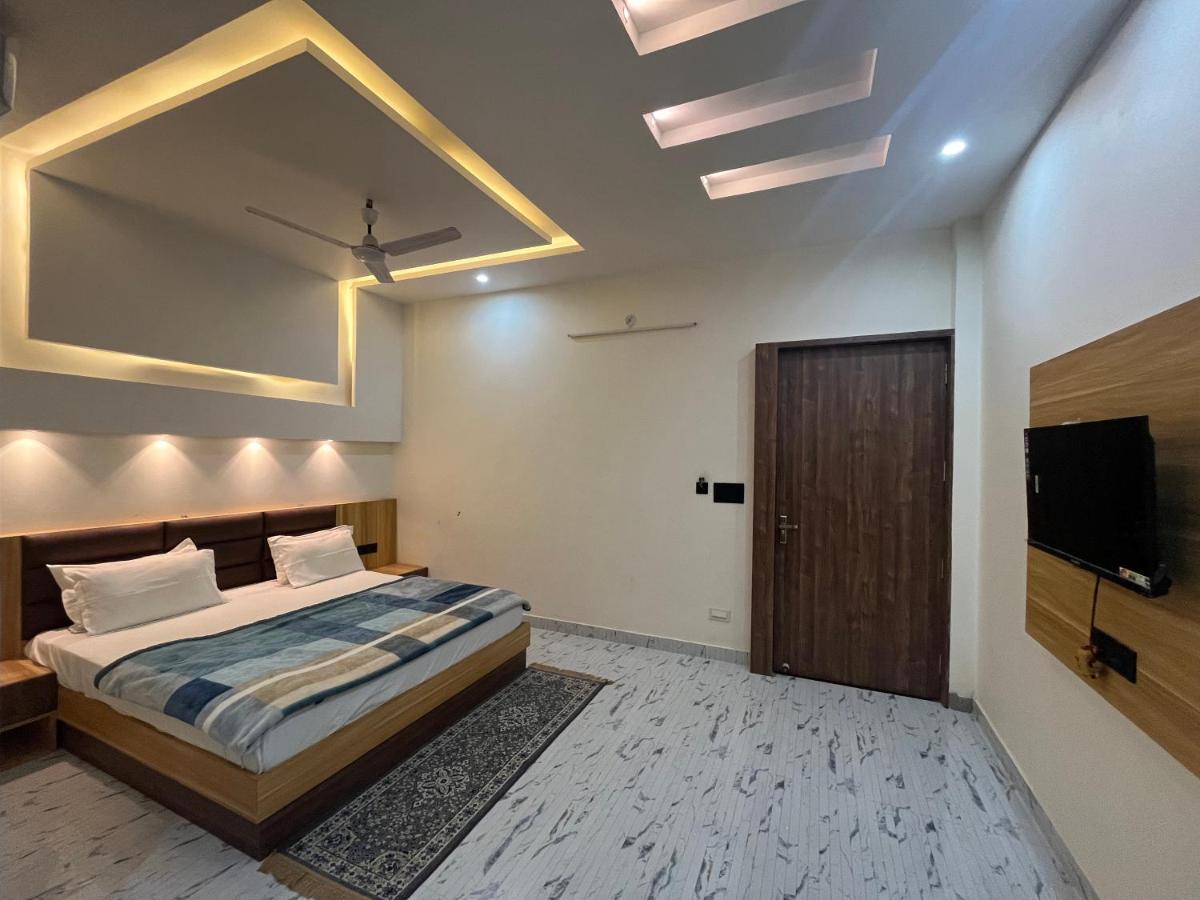 Jb Square And Lawn Hotel 3*