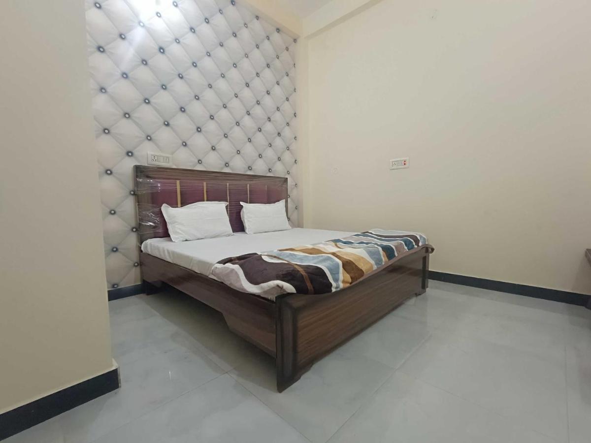 Oyo Pushpa Luxury Homestay Apartment Ayodhya