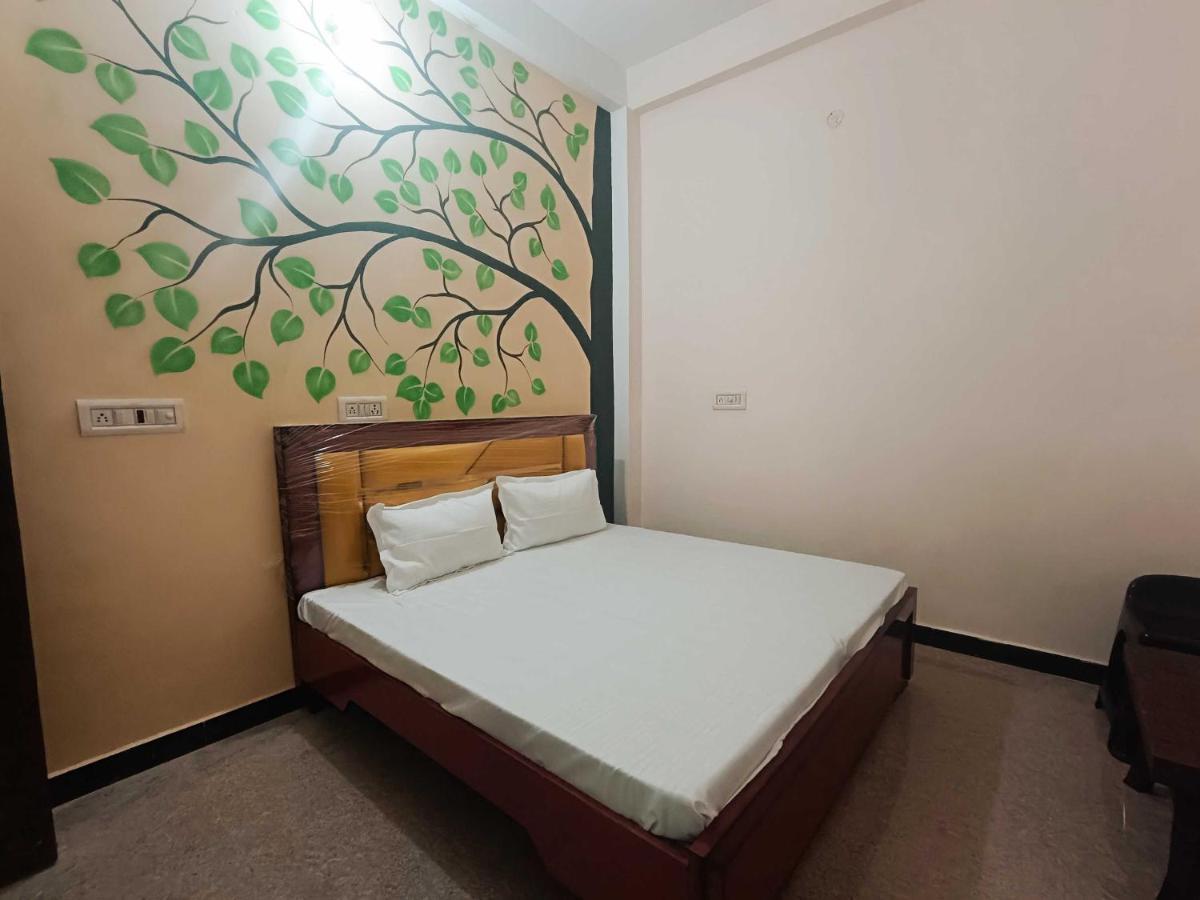 Oyo Pushpa Luxury Homestay Apartment Ayodhya