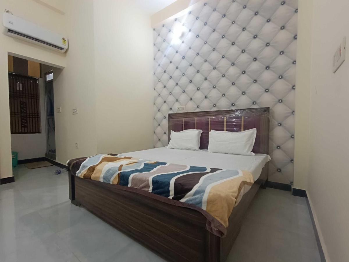 Apartment Oyo Pushpa Luxury Homestay