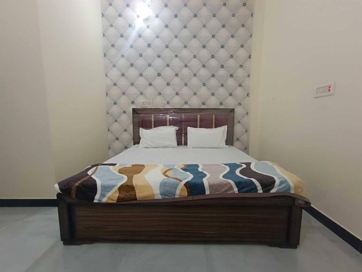 Oyo Pushpa Luxury Homestay * Ayodhya