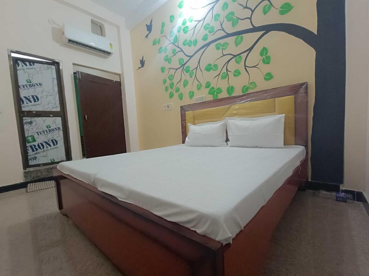 Apartment Oyo Pushpa Luxury Homestay Ayodhya