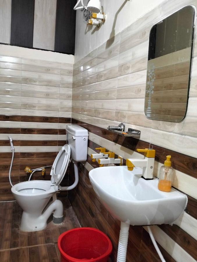 Oyo Pushpa Luxury Homestay Apartment Ayodhya