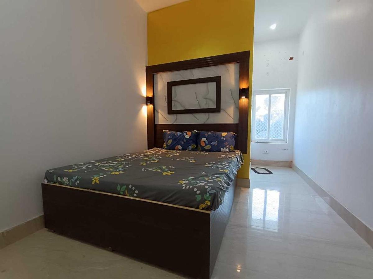 Apartment O Maa Yashodha Palace *