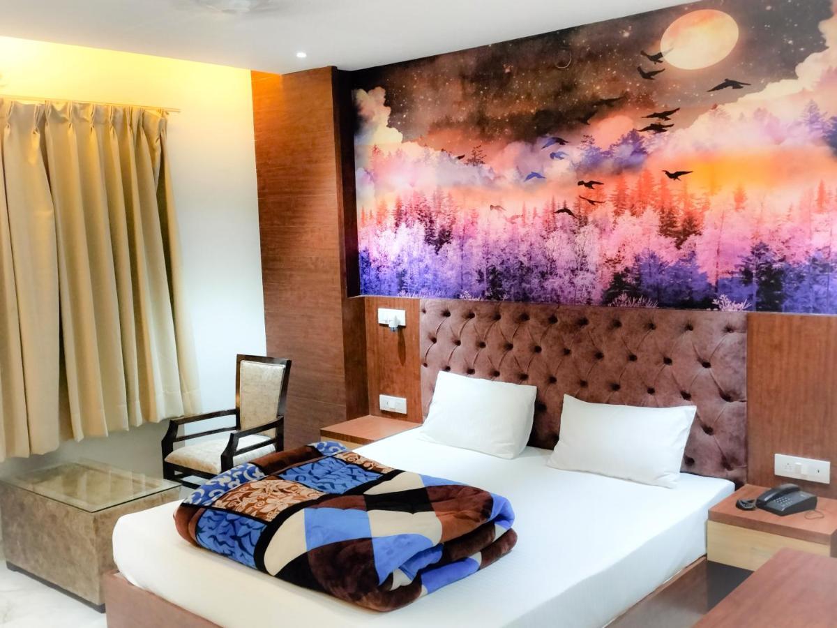 Rbs & Restaurant 5 Mint Walking Distance From Ram Janam Bhumi 4*