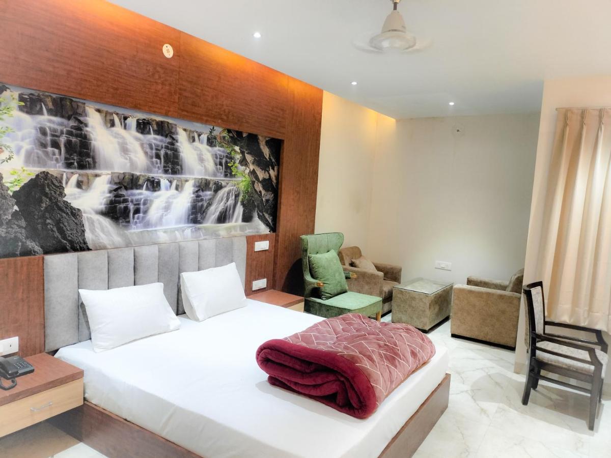 Rbs & Restaurant 5 Mint Walking Distance From Ram Janam Bhumi 4*