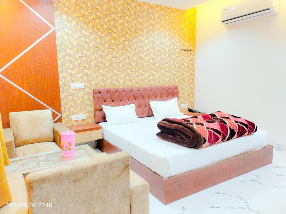 Rbs & Restaurant 5 Mint Walking Distance From Ram Janam Bhumi Hotel