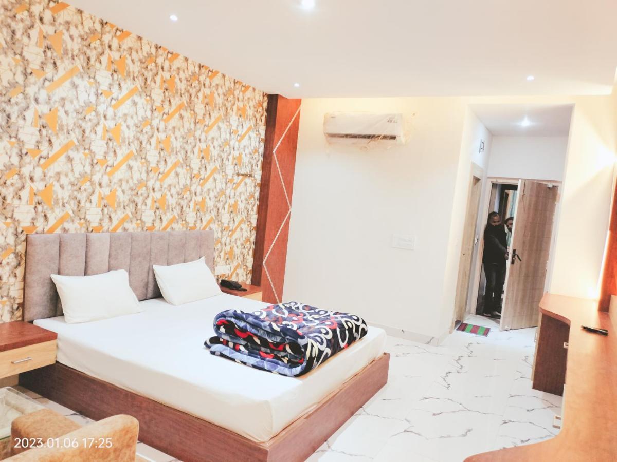 Rbs & Restaurant 5 Mint Walking Distance From Ram Janam Bhumi Hotel