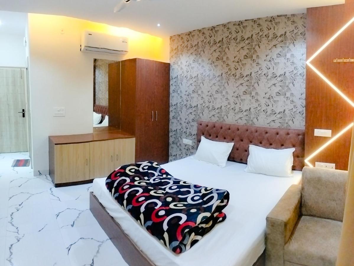 Rbs & Restaurant 5 Mint Walking Distance From Ram Janam Bhumi Hotel Ayodhya