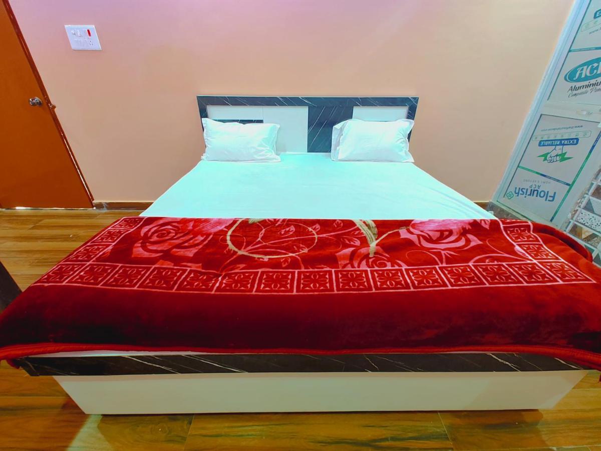 Residency 5 Min Walking From Ram Janmabhoomi 4*