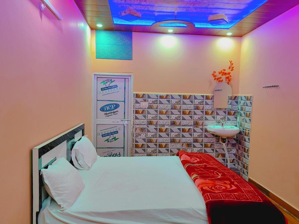 Residency 5 Min Walking From Ram Janmabhoomi Hotel 4*
