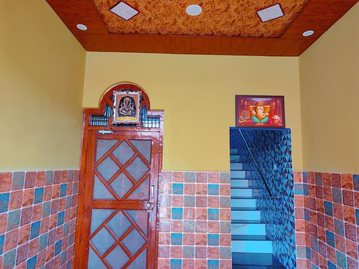 Residency 5 Min Walking From Ram Janmabhoomi 4*