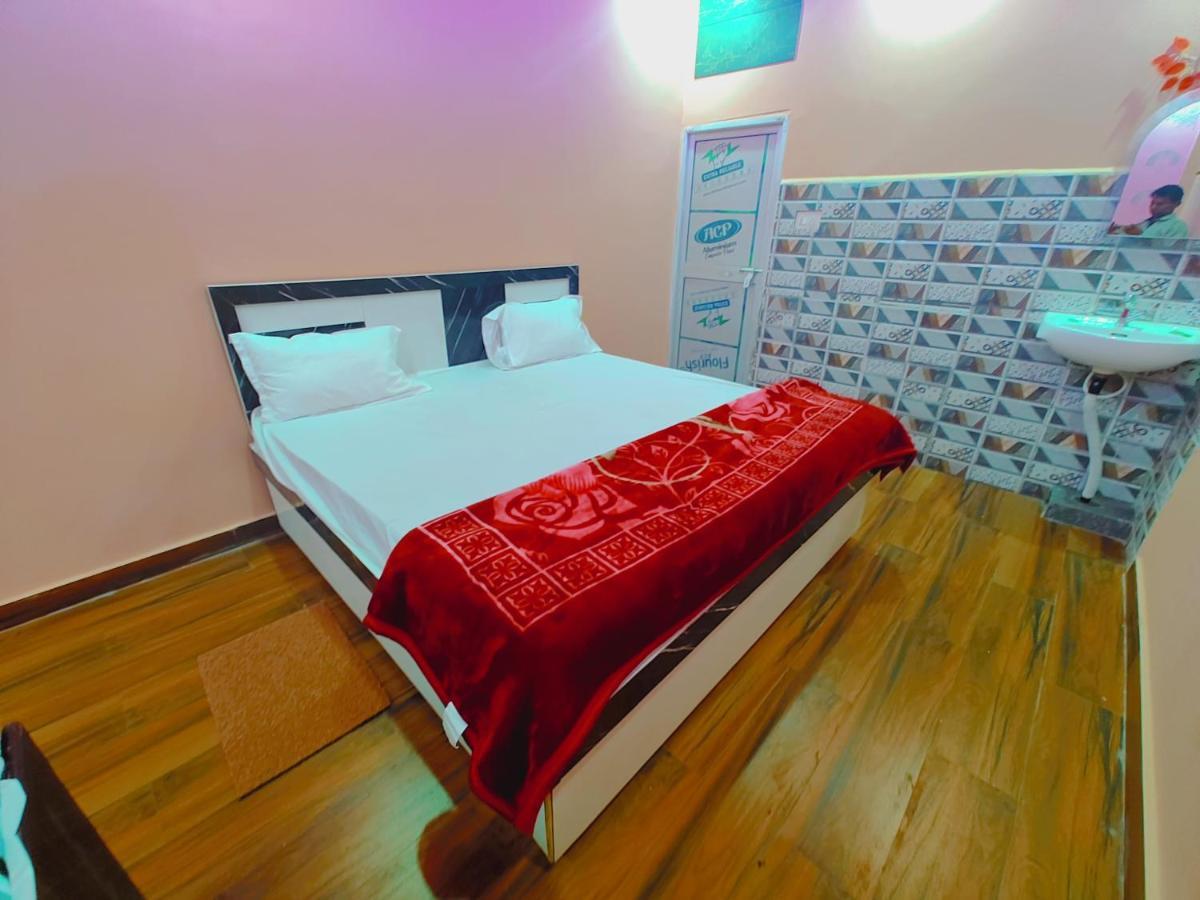 Residency 5 Min Walking From Ram Janmabhoomi Hotel 4*