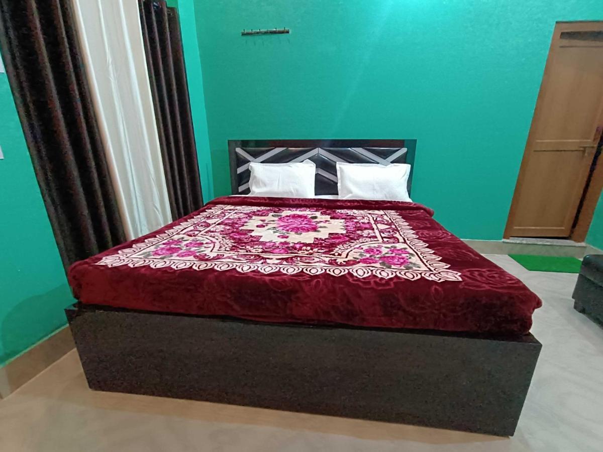 Apartment Oyo Shree Ram Palace Homestay *