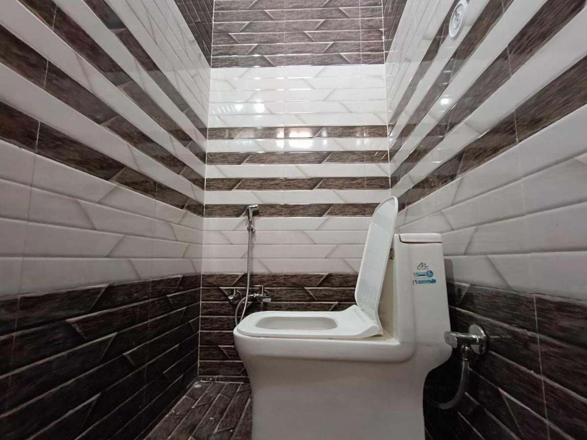 Apartment Oyo Shree Ram Palace Homestay *