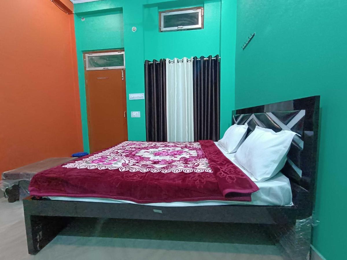 Apartment Oyo Shree Ram Palace Homestay *