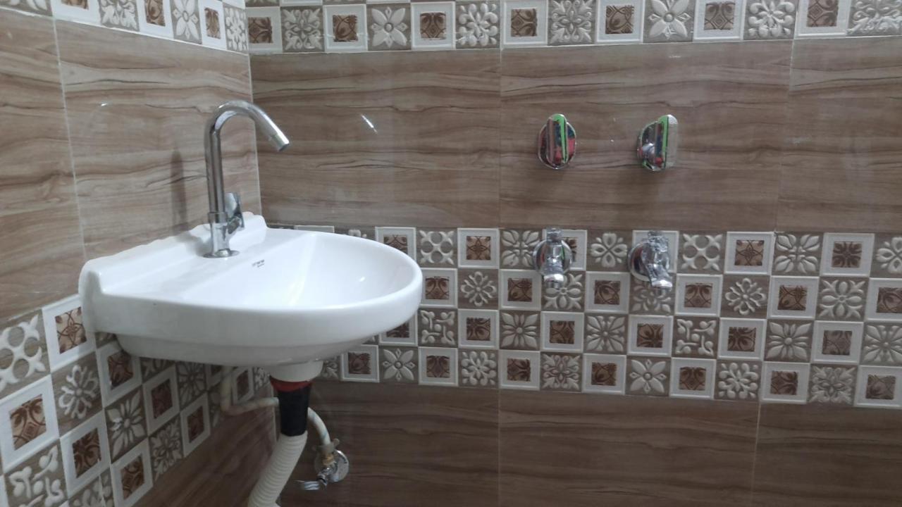 Homestay Shankar & Residency I Near Ram Janm Bhoomi Temple