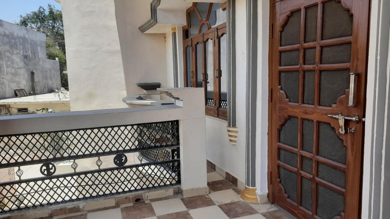 Shankar & Residency I Near Ram Janm Bhoomi Temple Homestay