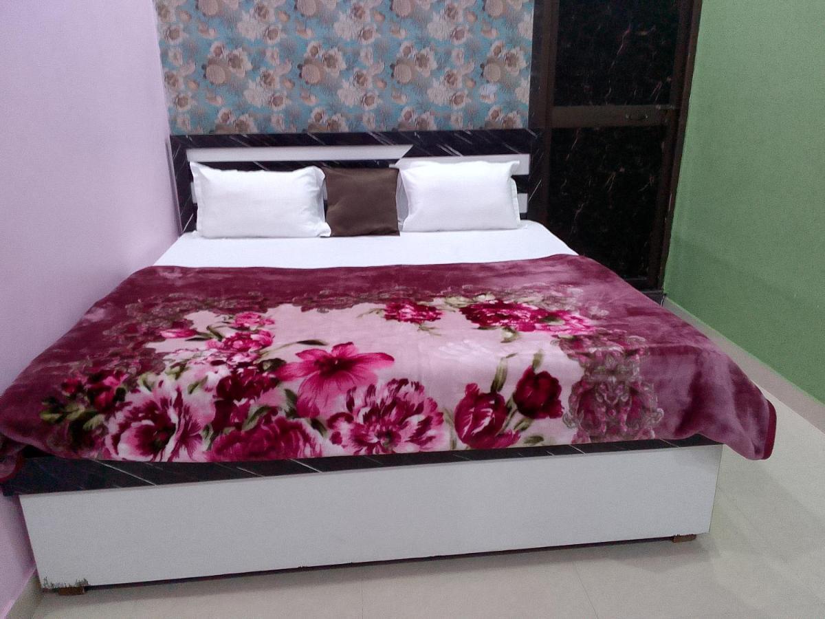 Ayodhya Inn 2*