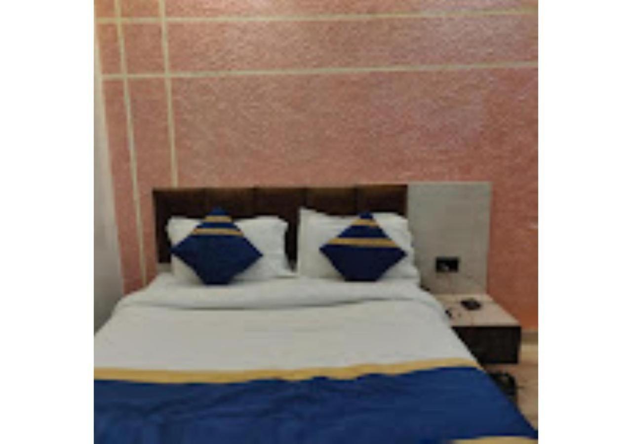 Guru Dev Palace & Lawn,ayodhya 3*