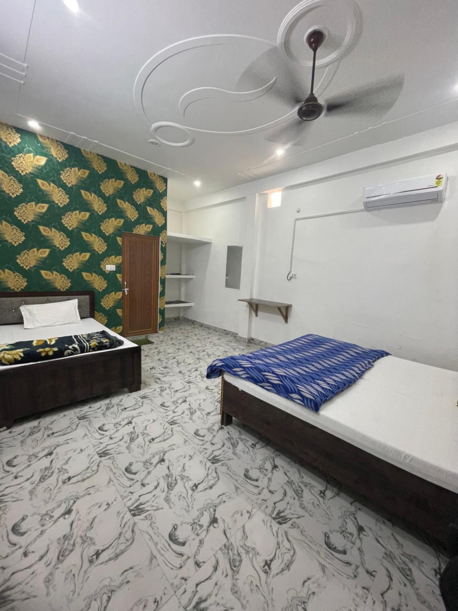 Dham Hotel *