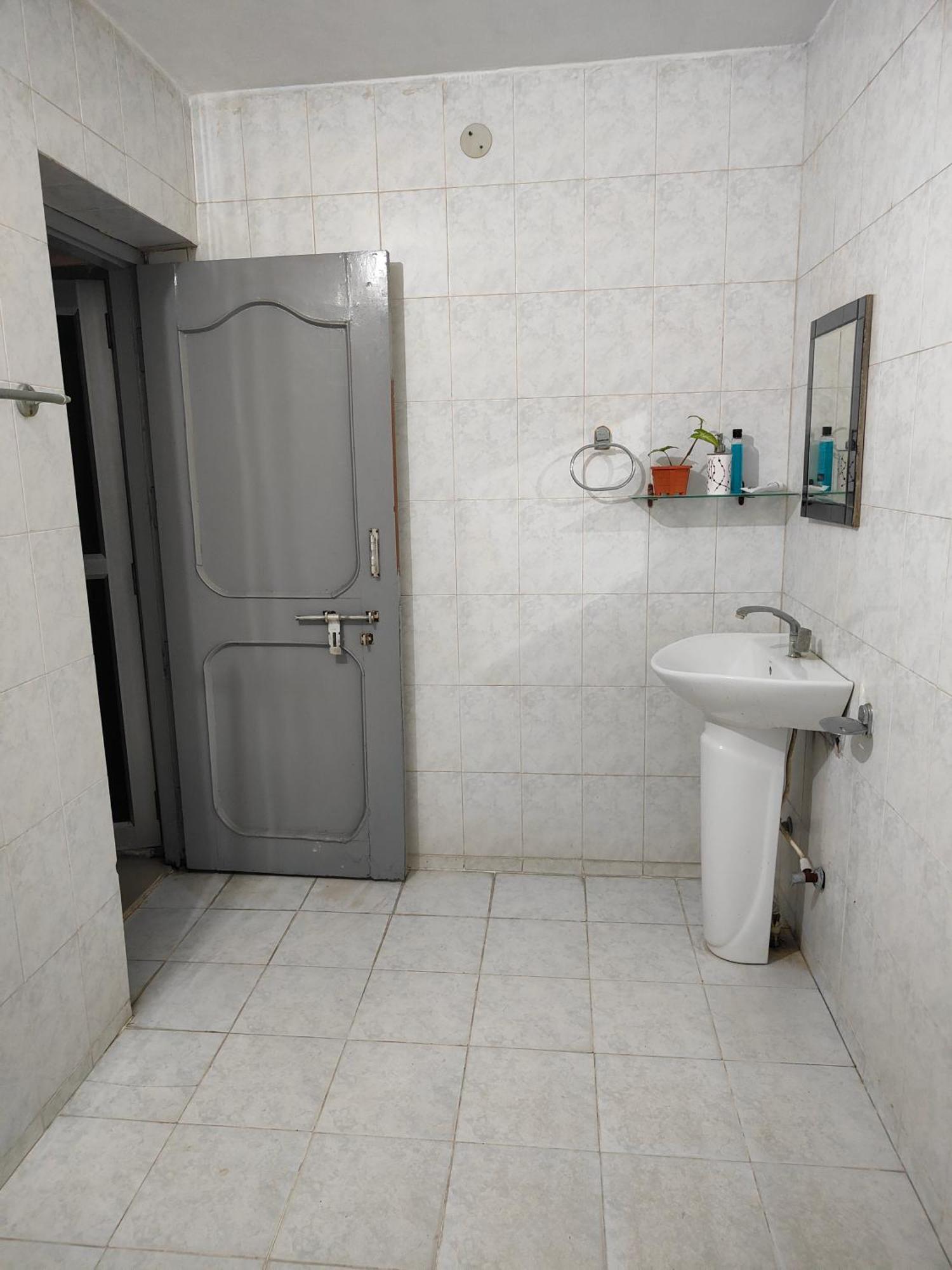Shantiniketan 4bhk Comfortable Family In Apartment