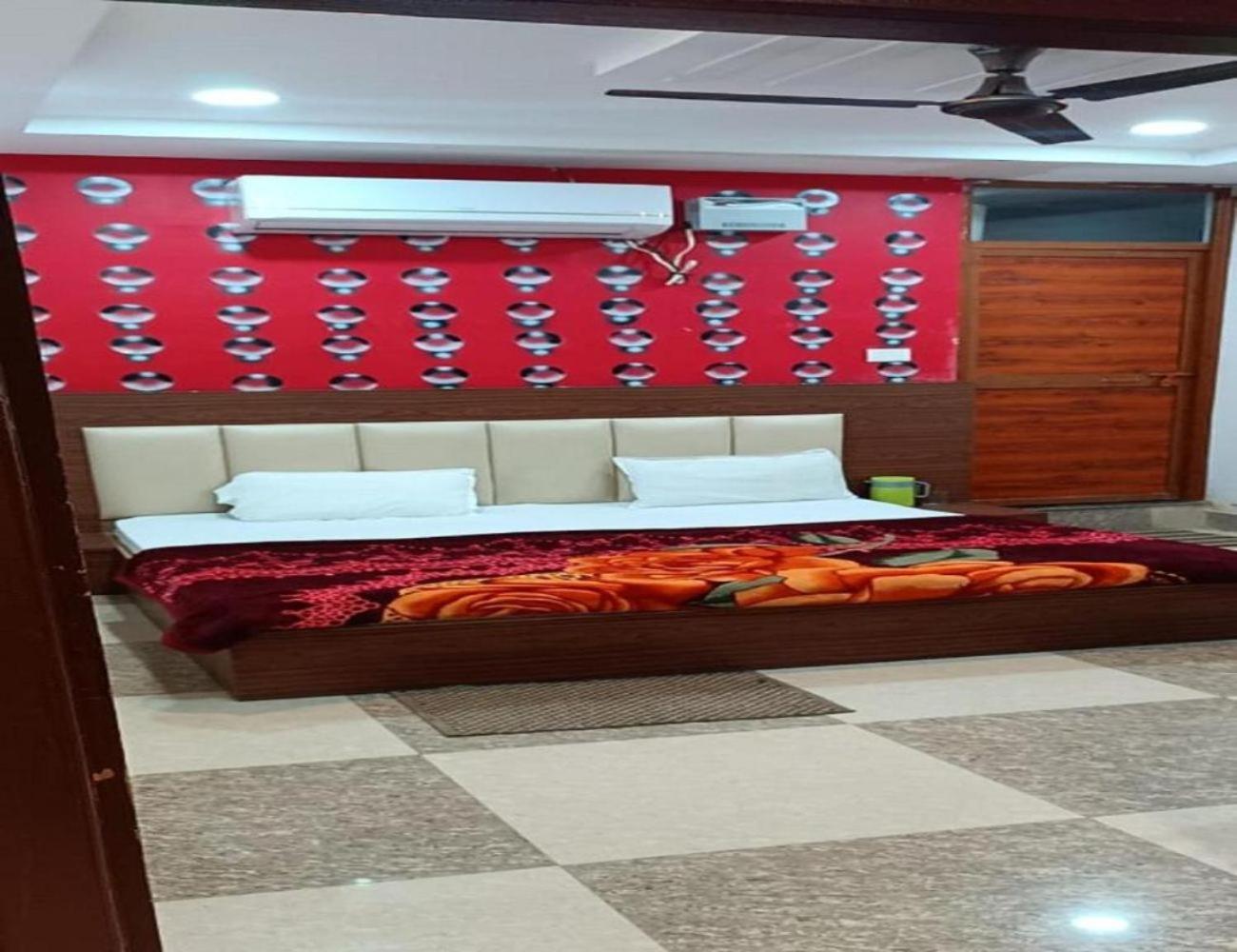 The Mansarovar Palace, Homestay