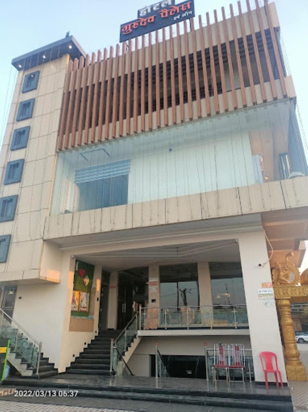 Hotel Guru Dev Palace & Lawn,ayodhya 3*