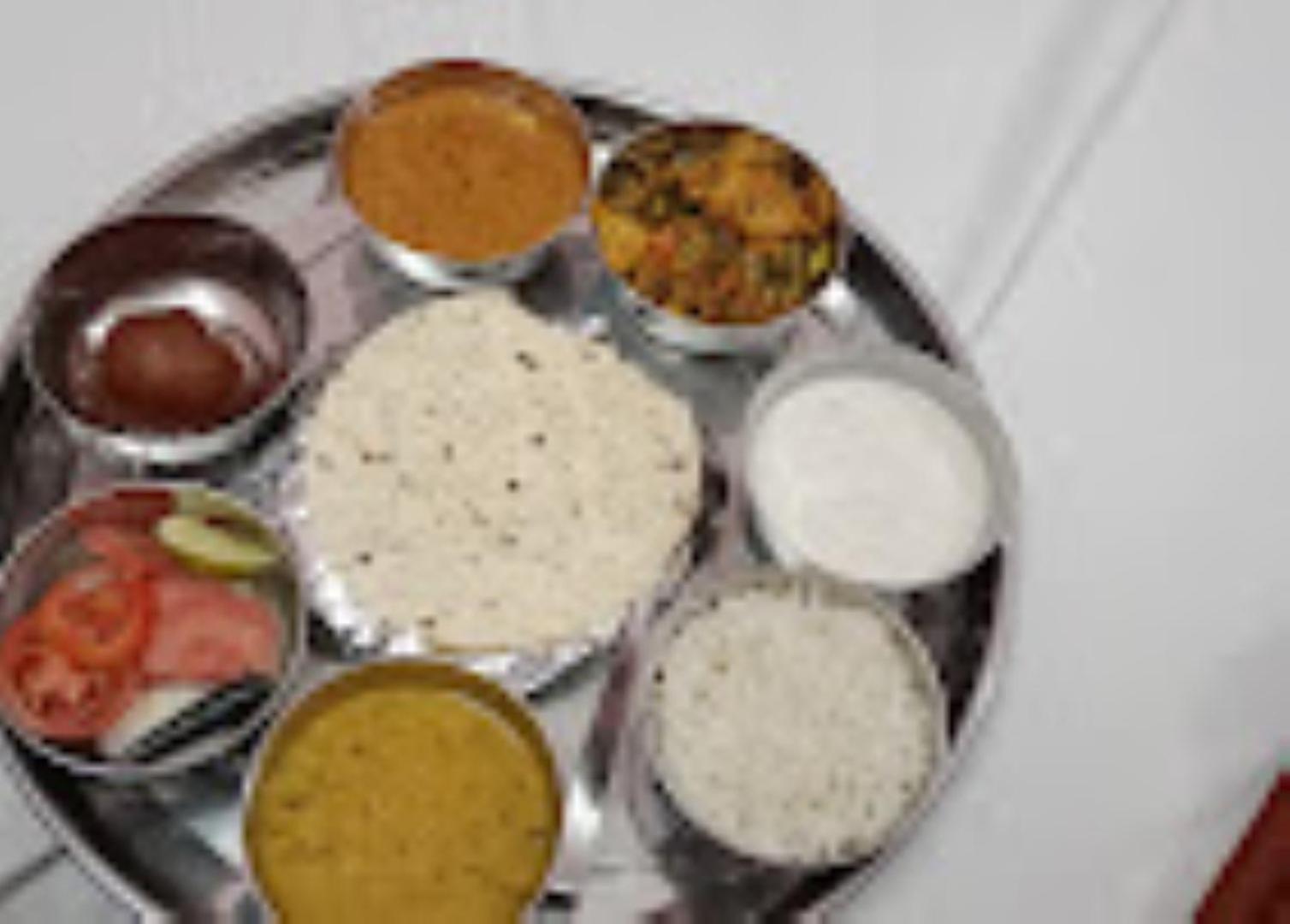 Guru Dev Palace & Lawn,ayodhya 3* Ayodhya