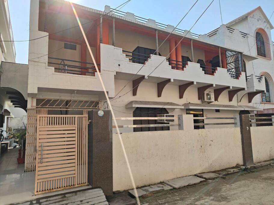 Shantiniketan - Comfortable In Apartment Ayodhya