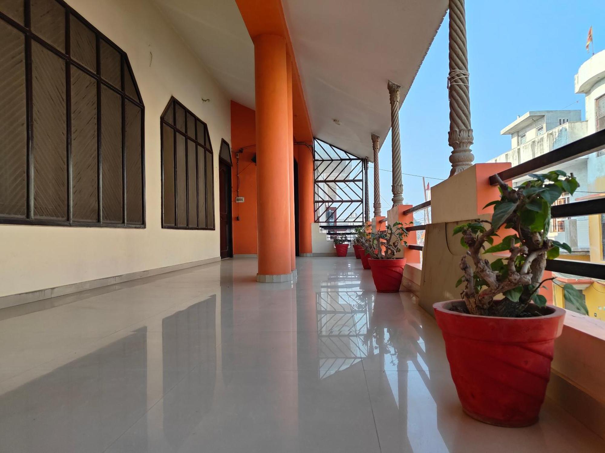 Apartment Shantiniketan 2 Bhk In