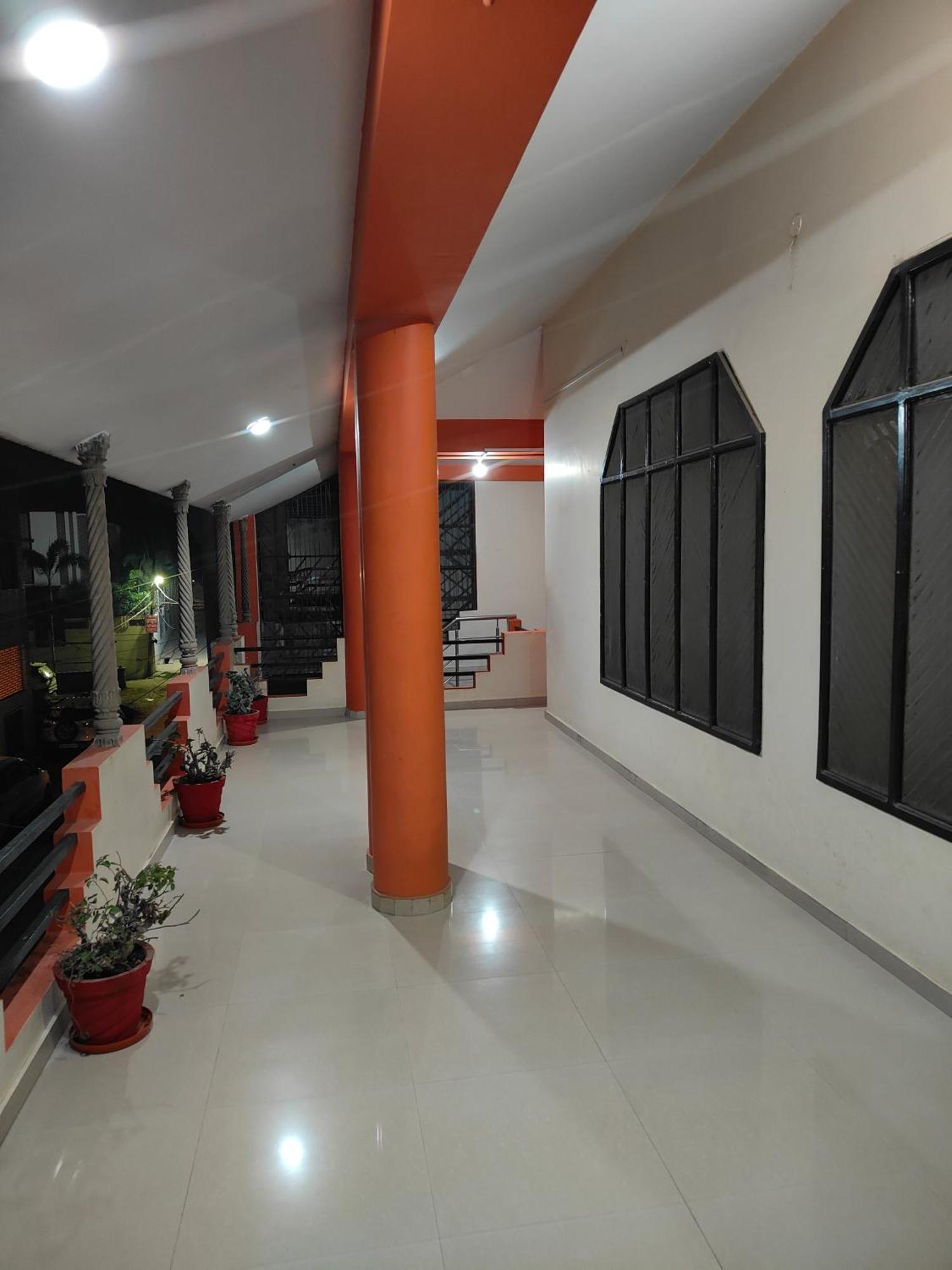 Shantiniketan 4bhk Comfortable Family In Apartment *