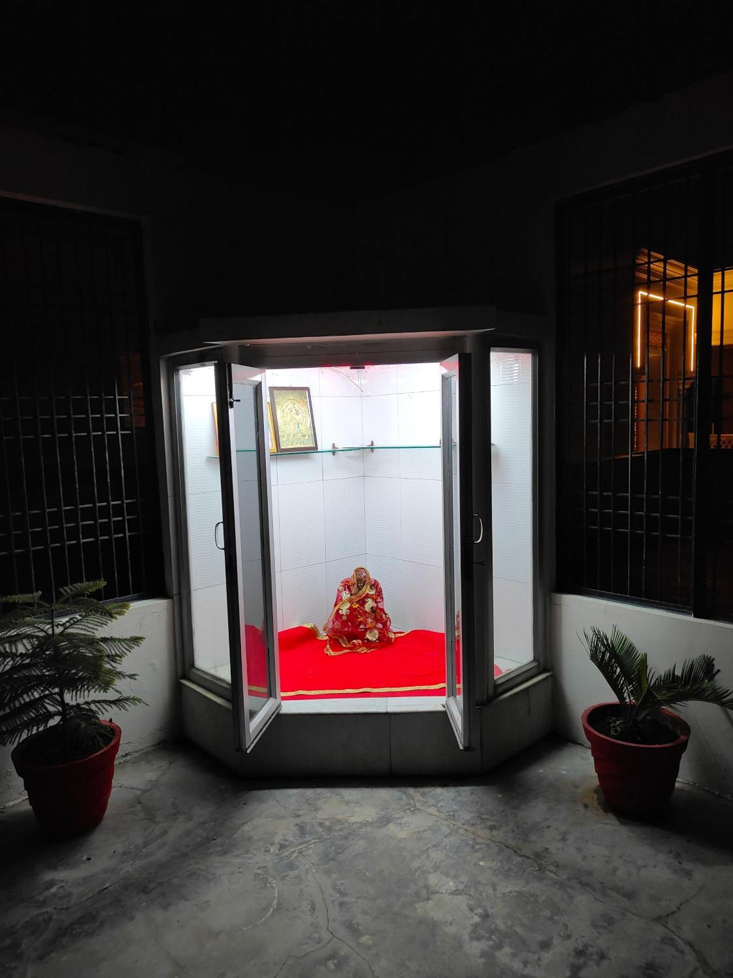 Shantiniketan 4bhk Comfortable Family In Apartment