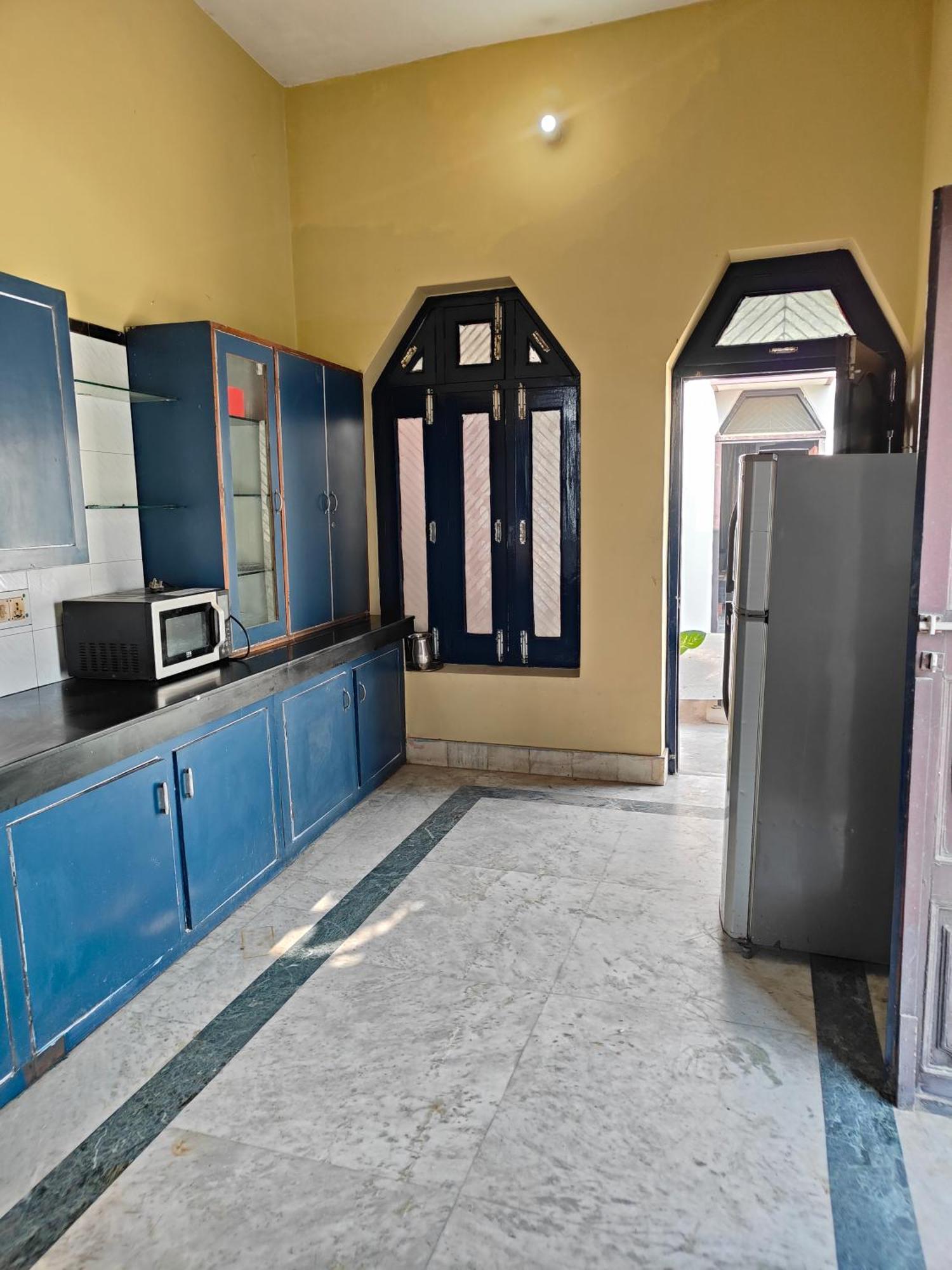 Shantiniketan 4bhk Comfortable Family In