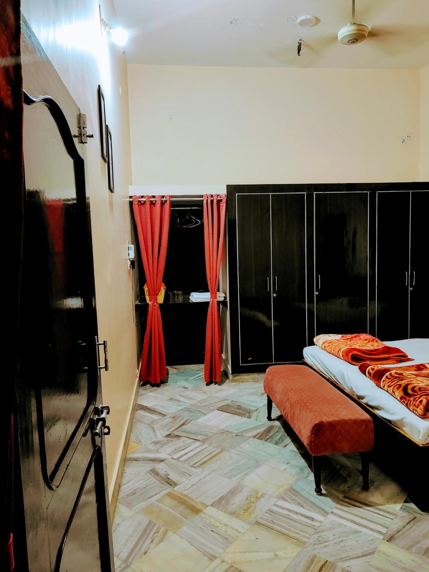 Shantiniketan 4bhk Comfortable Family In Apartment *