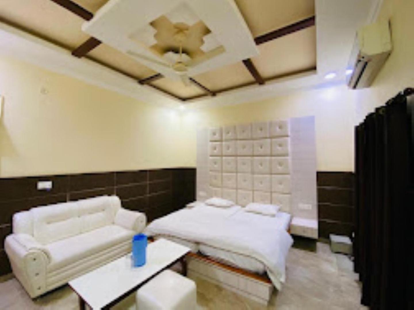Shri Ram Hotel