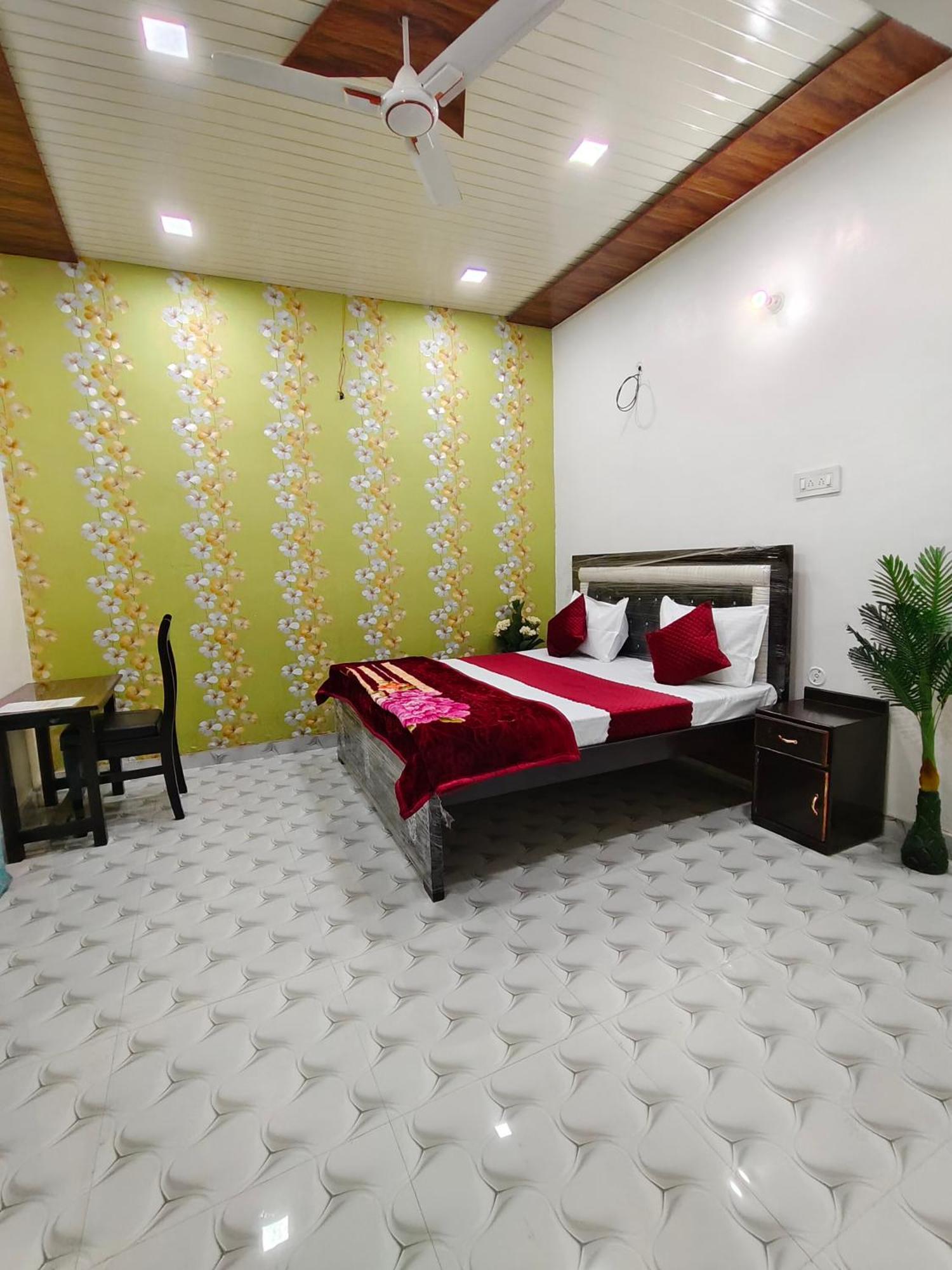 Vasant Vihar Homestay Bed & Breakfast *