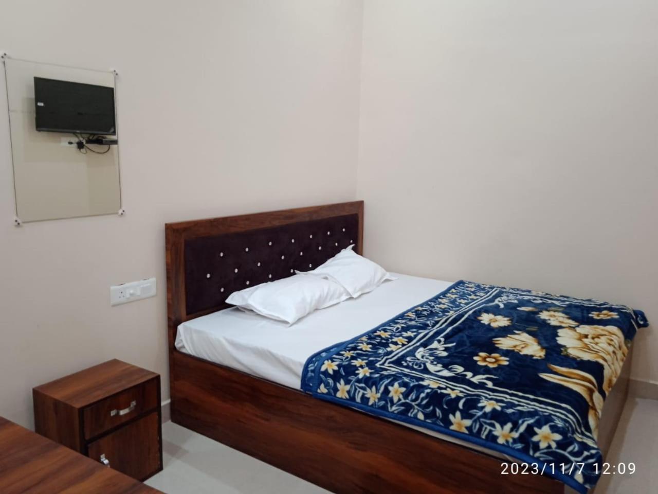 R K Palace And Near 700 Meter From Ram Lala Temple Homestay Ayodhya