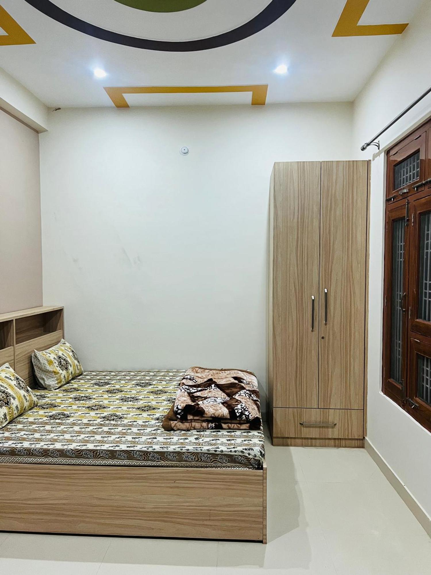 Apartment Sg *
